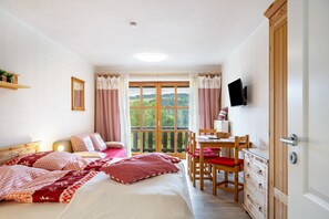 Bed sheets - Studio Apartment 'Auszeit Am Fluss - Donau' with Balcony (Obernzell)