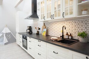 Kühlschrank, Ofen, Herdplatte, Geschirrspüler