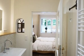 1 bedroom, free WiFi, wheelchair access - Apartment 'Lütje Orange' with Private Terrace, Shared Garden and Wi-Fi (Högel)