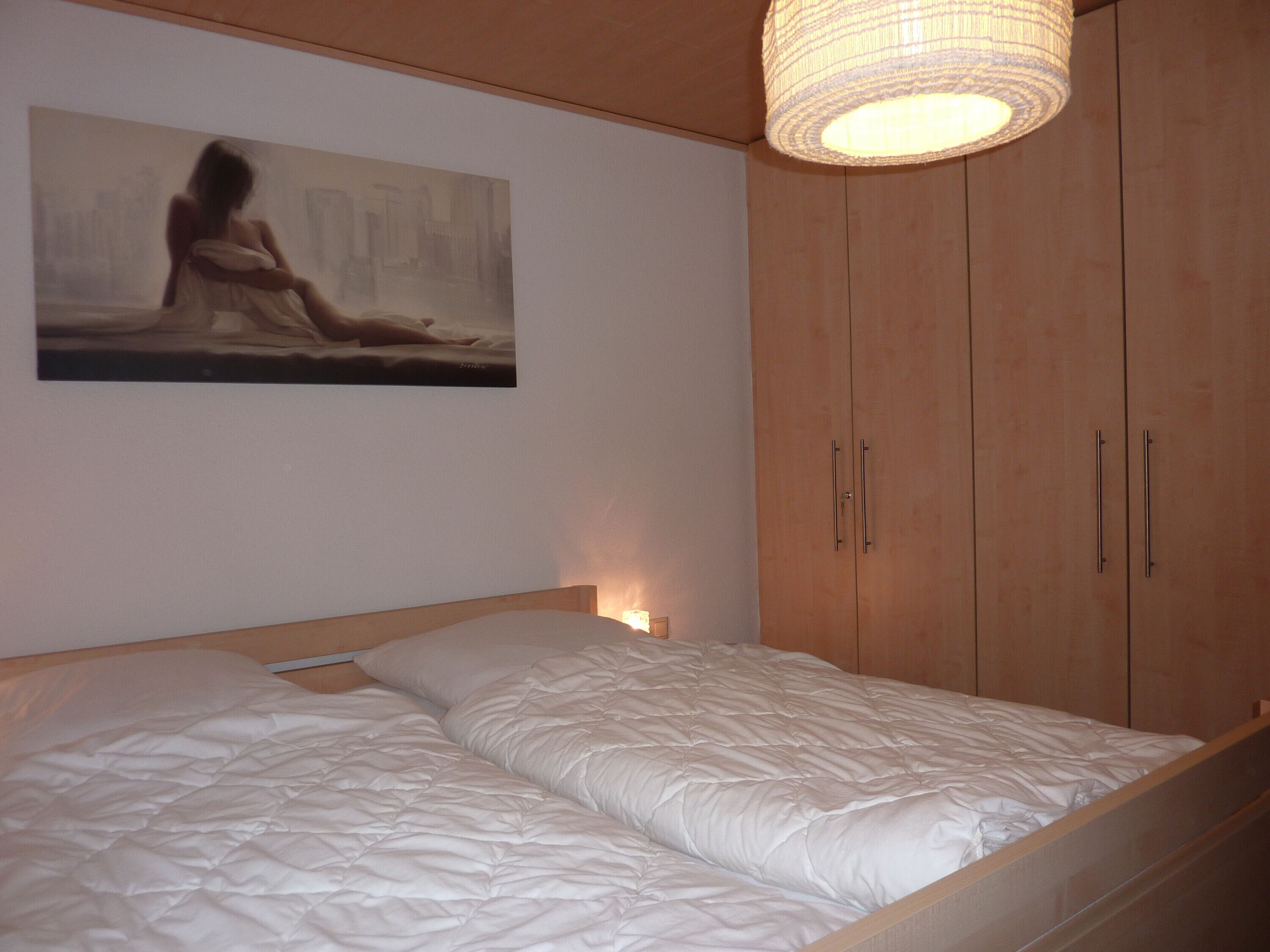 2 多间卧室、免费 WiFi、床单