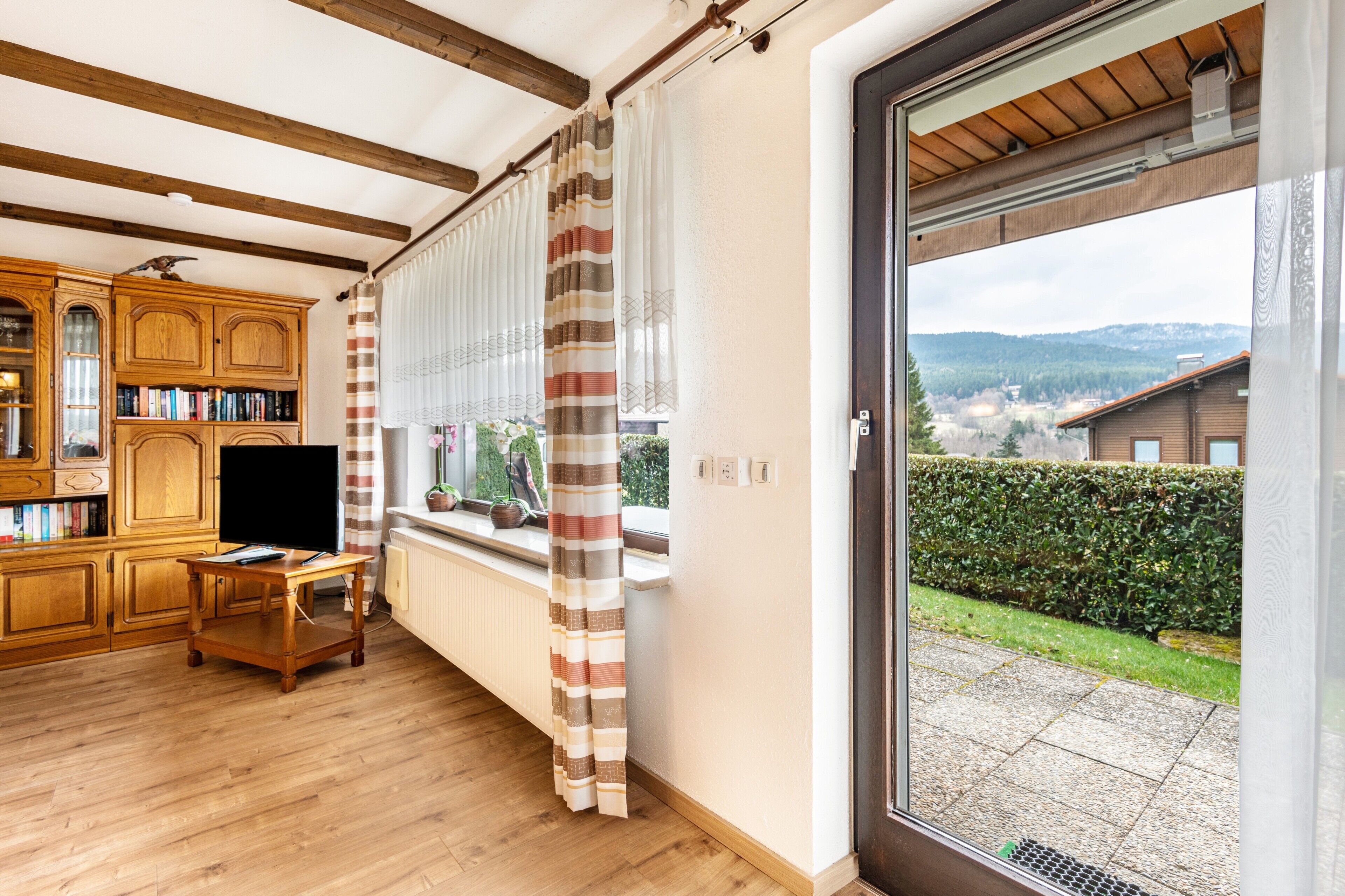 TV, table tennis, stereo