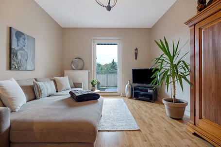 TV, DVD player. Holiday Apartment 'Wohnung Hildesheim' with Balcony and Wi-Fi