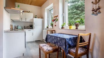 Réfrigérateur, four, plaque de cuisson, lave-vaisselle