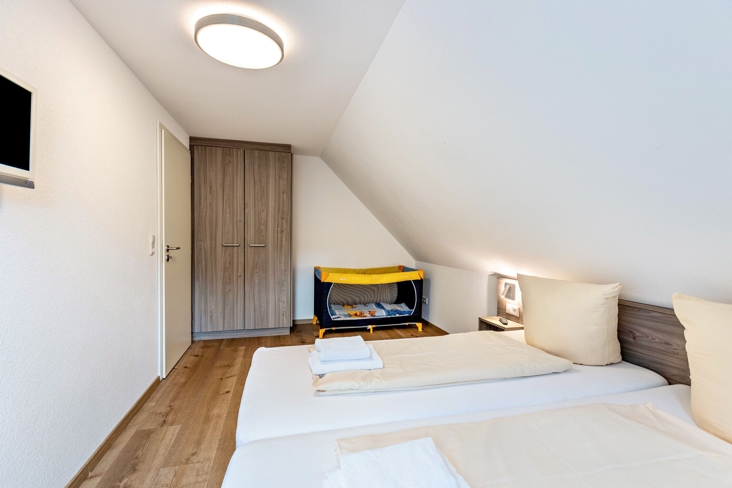 3 室のベッドルーム、アイロン / アイロン台、WiFi (無料)、ベッドシーツ