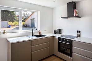 Refrigerador, horno, placa de cocina, lavavajillas