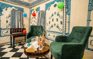 Deluxe Tent | Makan dalam bilik