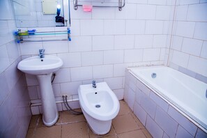 Comfort Room | Bathroom - Résidence Hôtelière de Moungali (Brazzaville)