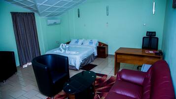 Premium Room | Living area | Printers