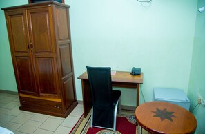 Comfort Room | Living area | Printers - Résidence Hôtelière de Moungali (Brazzaville)