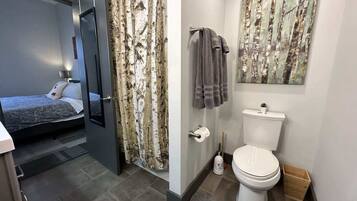 2 bedrooms, iron/ironing board, travel crib, free WiFi