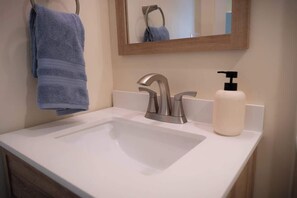 Douche, sèche-cheveux
