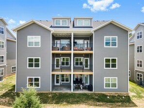 Exterior - Fantastic 3 bdrm Condo with Hot Tub! Just a few minutes to Branson Entertainment! (Branson)