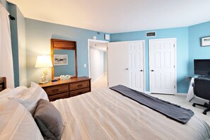 2 bedrooms, desk, iron/ironing board, free WiFi