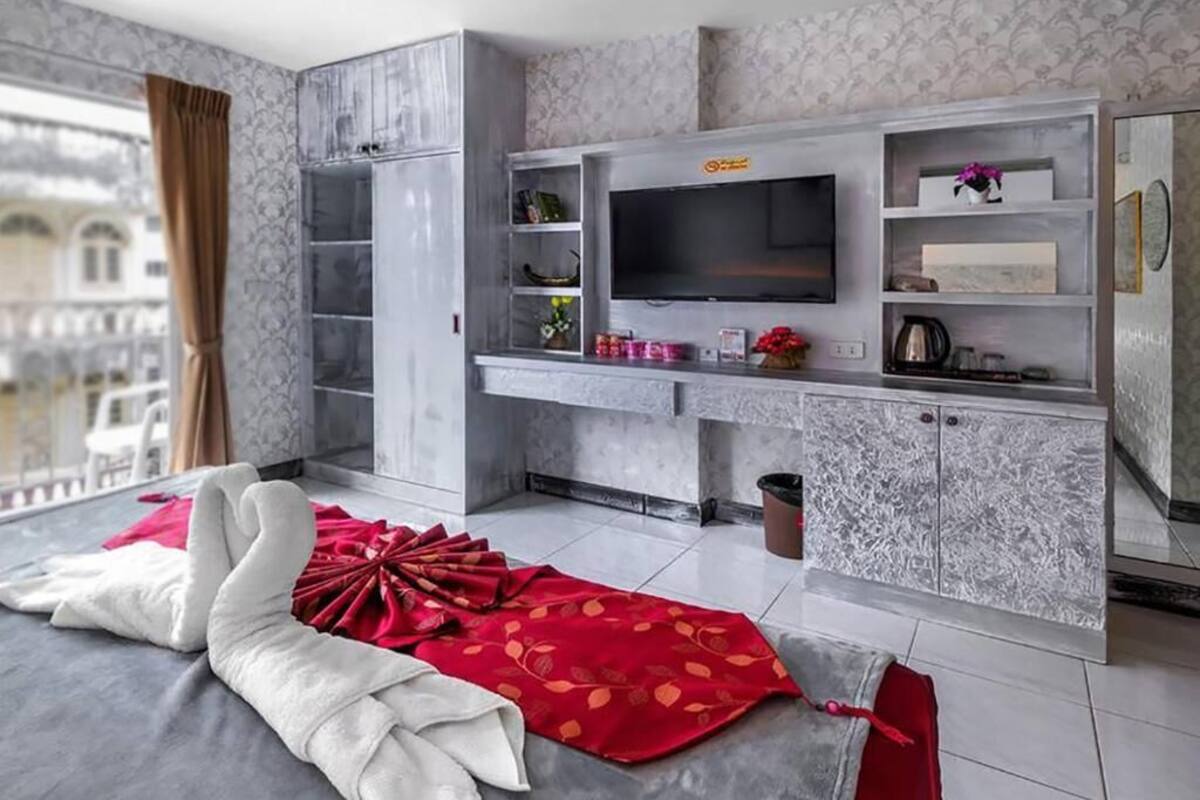 Chambre Deluxe | Coffre-fort, fer et planche à repasser, accès au Wi-Fi (inclus)