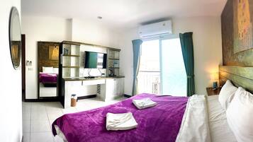 Deluxe Room | In-room safe, iron/ironing board, free WiFi, bed sheets