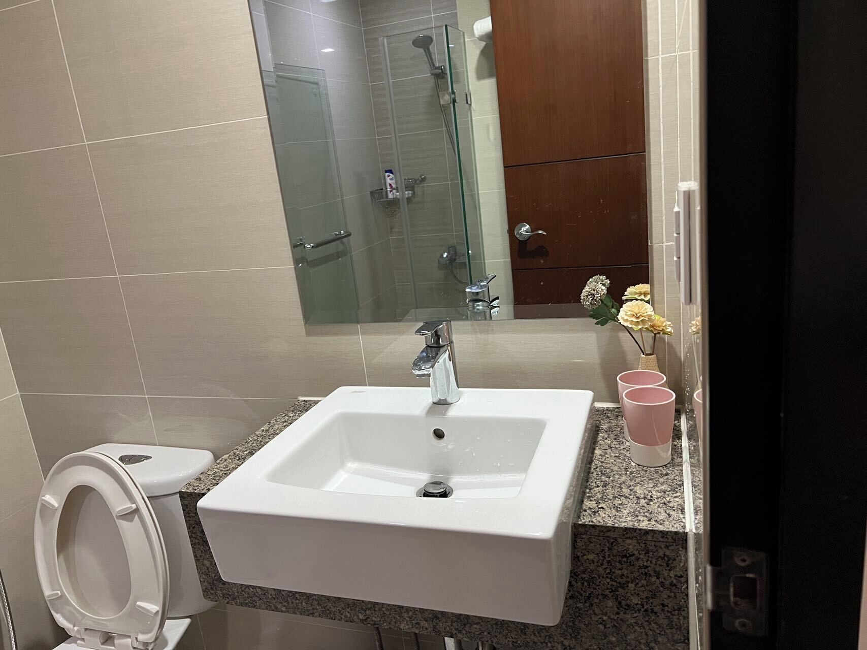 Shower, hair dryer, towels, shampoo