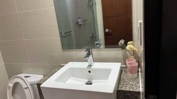 Shower, hair dryer, towels, shampoo