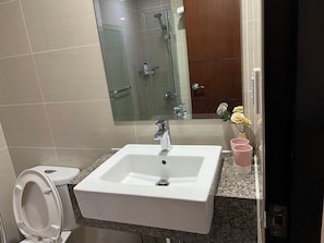 Shower, hair dryer, towels, shampoo
