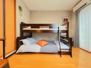 Leilighet – basic | 1 soverom, blendingsgardiner, strykejern/-brett og wi-fi (inkludert)