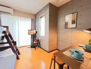 1 chambre, rideaux d’obscurcissement, fer et planche à repasser