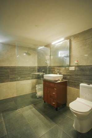 雙人房, 城市景 | 浴室 | 淋浴設備、免費梳洗用品、番梘、廁紙