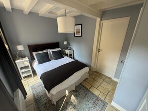 2 slaapkamers, een strijkplank/strijkijzer, wifi, beddengoed