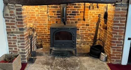 Cosy Daffodil Cottage Getaway