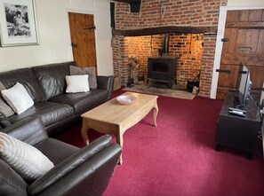 Cottage | Living area | Fireplace