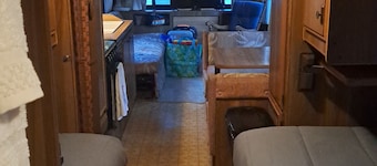 Cozy 4-bed camper with  AC and WiFi in fabulous Cloquet Lake access near⛳️ 