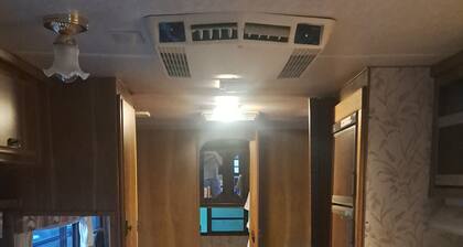 Cozy 4-bed camper with AC and WiFi in fabulous Cloquet Lake access near⛳️