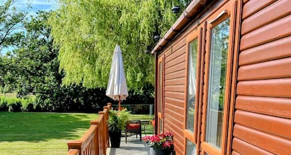 Luxury Riverside Lodge in Stratford Upon Avon