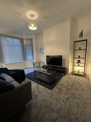 House | Living area | TV - Cosy Manchester House Near Etihad and Coop Live (Manchester)
