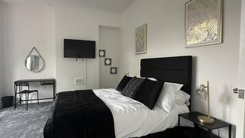 House | 3 bedrooms, desk, free WiFi, bed sheets