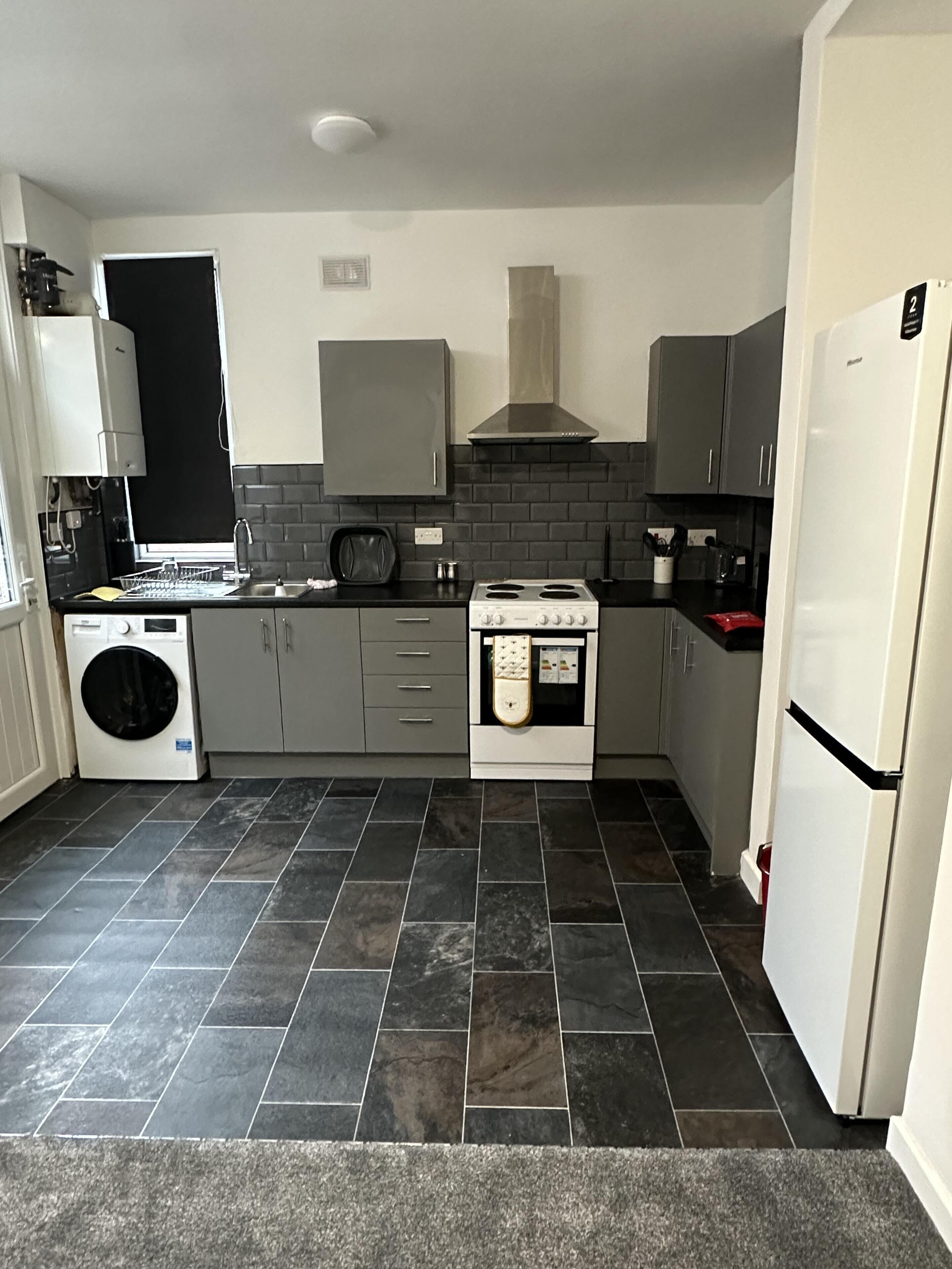 House | Private kitchen | Fridge, microwave, oven, stovetop