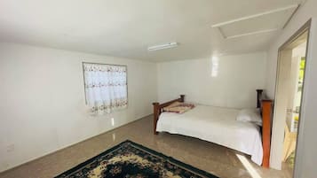 1 slaapkamer, een kluis op de kamer, een strijkplank/strijkijzer