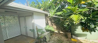 Your very own private cottage!! 10 minutes drive into town.