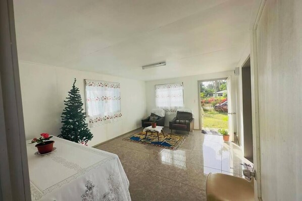 Interior - Your very own private cottage!! 10 minutes drive into town. (Tongatapu)