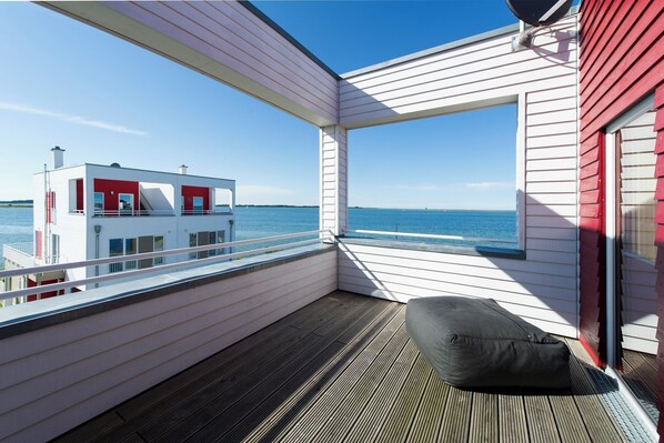 Property grounds - Hamptons Beach House - Panorama-dachterrasse, Sauna, Kamin, 2 Stellplätze (Olpenitz)