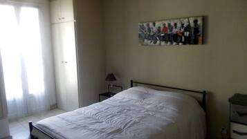 3 chambres, fer et planche à repasser, Wi-Fi, draps fournis