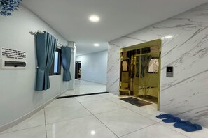 Penthouse | Desk, laptop workspace, free WiFi - Homestay BNB (Ho Chi Minh City)