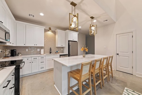 Acadian House-Cajun Country Gem-King Bed-Fast WiFi