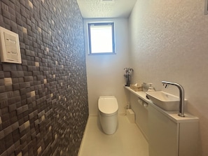 Vil·la prèmium | Bany | Combinació de dutxa i banyera, assecador de cabells, sabatilles i bidet