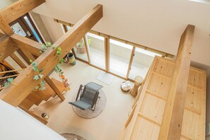 Villa Premium | Coin séjour | TV connectée de 50 pouces avec chaînes numériques