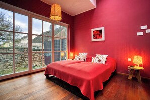 2 quartos, cofres nos quartos, escrivaninha, Wi-Fi de cortesia