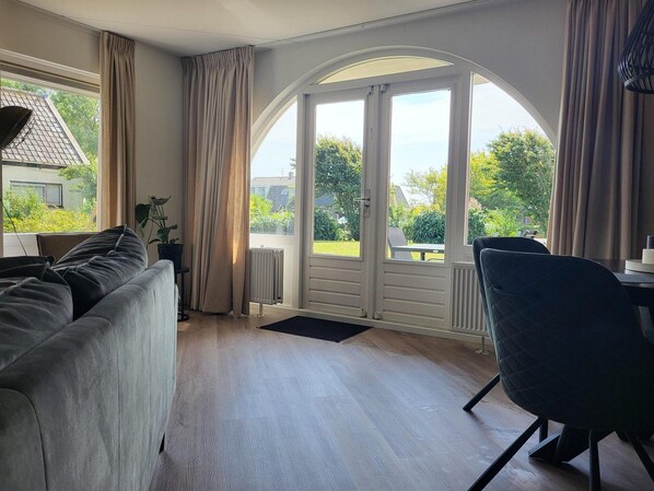 Smart TV, books, video library