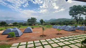 Vista frontal de la propiedad