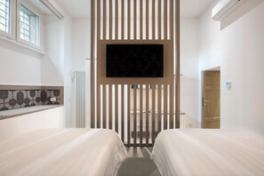 3 bedrooms, iron/ironing board, travel cot, free WiFi - Contemporary Elegance: New 3-bedroom loft between Trastevere and the Vatican (Roma)