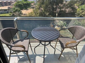 Chambre Simple Confort, vue colline | Terrasse/Patio