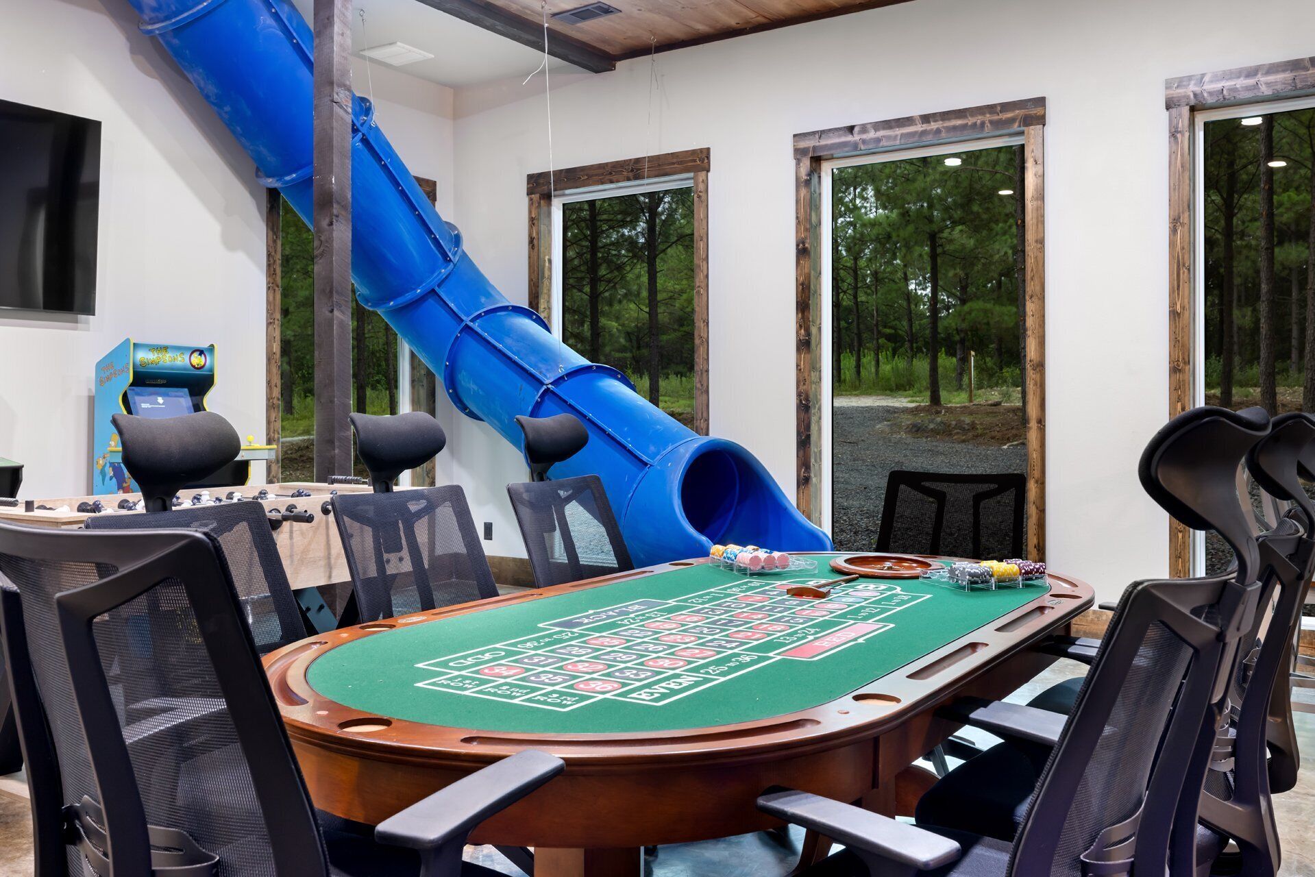 Stay & Play, Game Area-Roulette Arcade, Fun Slide, Hot Tub, Fire Pit, Pets