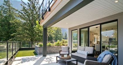 Corner Unit + Water Views & Easy Beach Access.